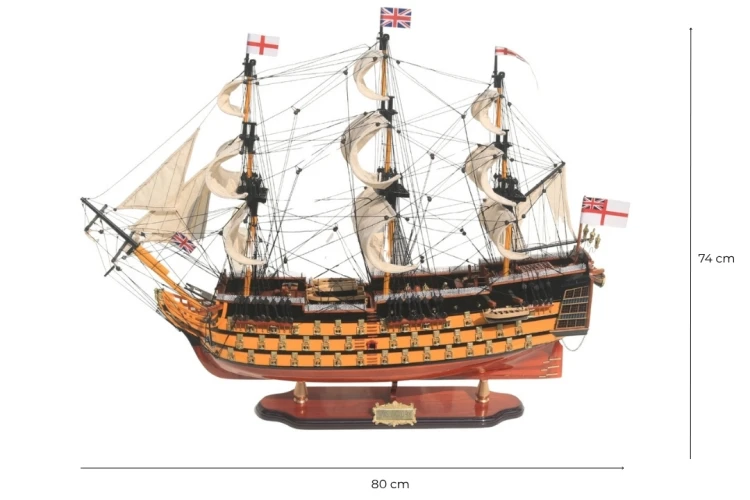 Duży model HMS Victory z pełnym ożaglowaniem, trzema masztami i detalami historycznego okrętu wojennego