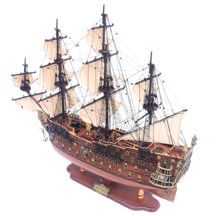 Duży model żaglowca HMS Prince 94 cm na drewnianej podstawie, gotowy do ekspozycji