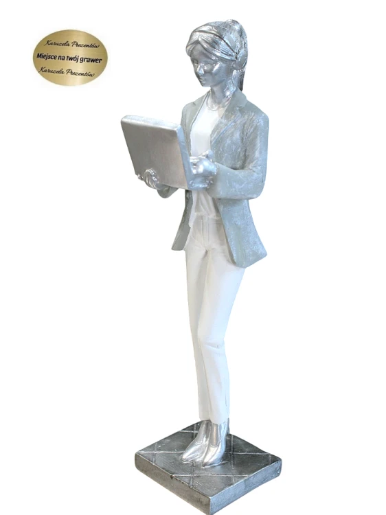 Figurka kobiety z laptopem prezent dla programistki i informatyczki