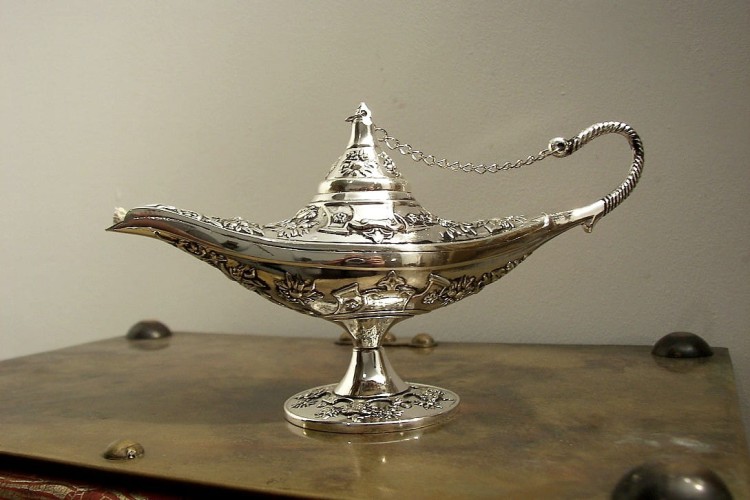 srebrny kaganek lampa alladyna jak z baśni