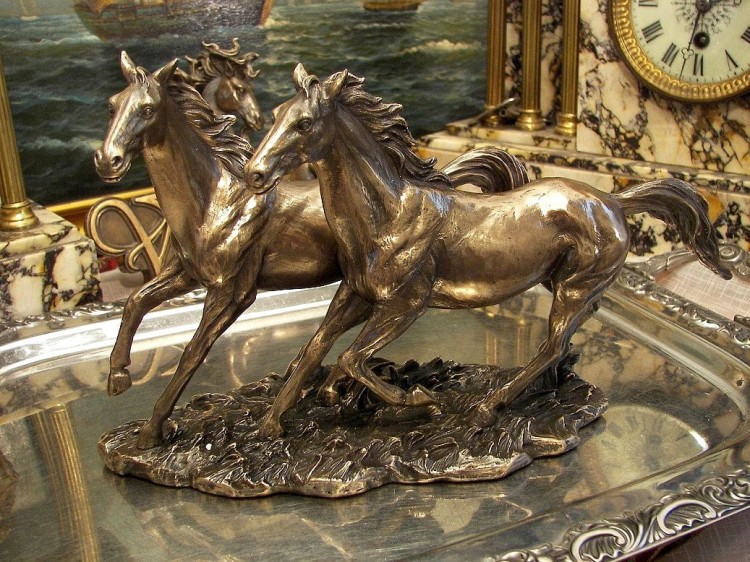 konie arabskie w galopie