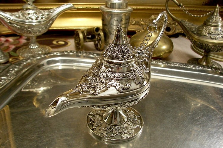 prezent dla kolegi lampa z dżinem