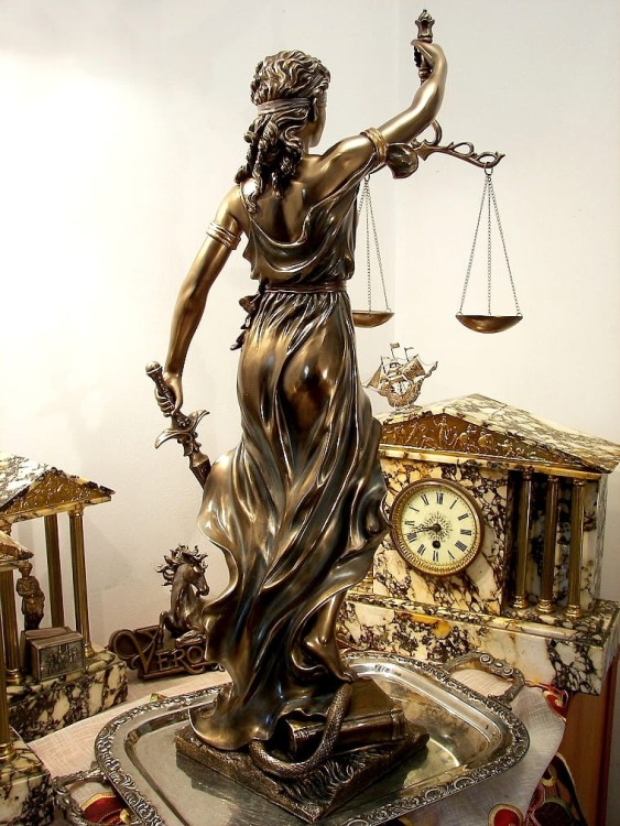 Wspaniała figurka Temidy wysokość 75 cm