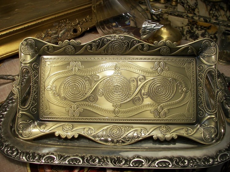 złota tacka, podstawka na prezent