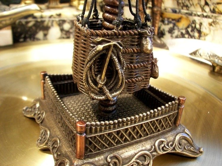 steampunk figurka balonu z zegarkiem