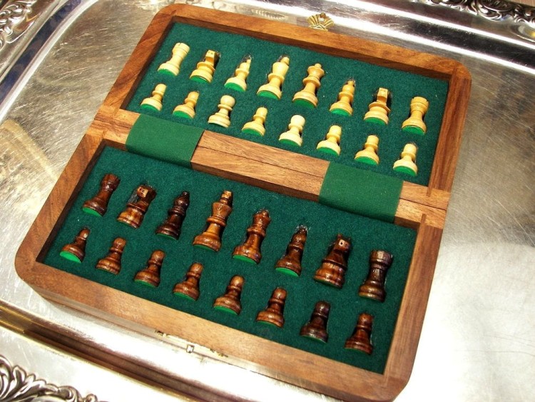 szachy, warcaby, gra, szachy magnetyczne, szachy drewniane, szachy w pudełku, szachy podróżne, szachy z drewna, szachownica, sześciokątna szachownica, pomysł na prezent, prezent dla szachisty,