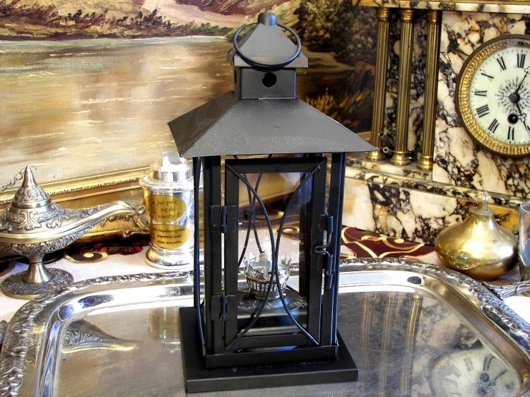 lampa, lampion, latarnia, latarenka, lampa naftowa, lampa olejowa, lampion ogrodowy, lampa do altany, lampa ozdobna, czarna lampa, biały lampion, lampion z blachy, prezent, pomysły na prezenty, oryginalne prezenty,
