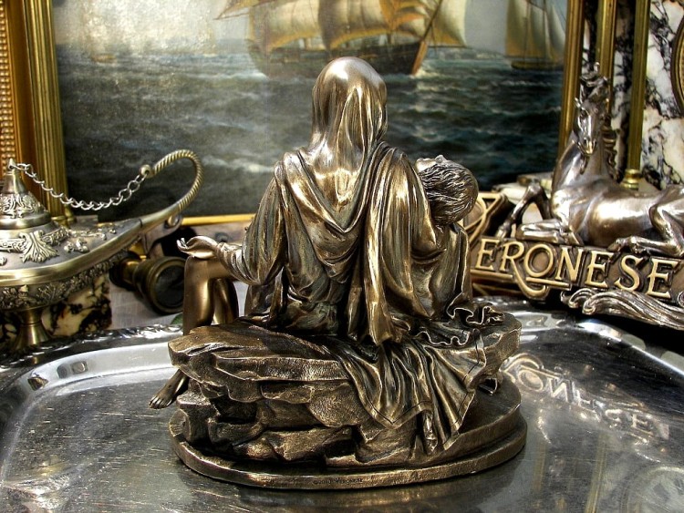pieta watykańska realistyczna figurka