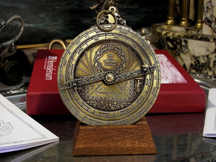Astrolabium europejskie H32 w renesansowym stylu, historyczny instrument na prezent dla kolekcjonera