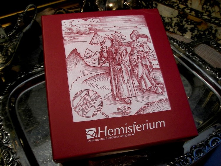 astrolabium, HEMISFERIUM, astrolabium klasyczne, przyrząd astronomiczny, sekstant, nawigacja, pierwotny sekstant, mosiężny globus, atrolabium mosiężne, astrolabium duże, pomysł na prezent, oryginalny prezent,