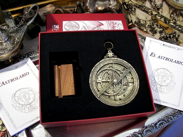astrolabium, HEMISFERIUM, astrolabium klasyczne, przyrząd astronomiczny, sekstant, nawigacja, pierwotny sekstant, mosiężny globus, atrolabium mosiężne, astrolabium duże, pomysł na prezent, oryginalny prezent,