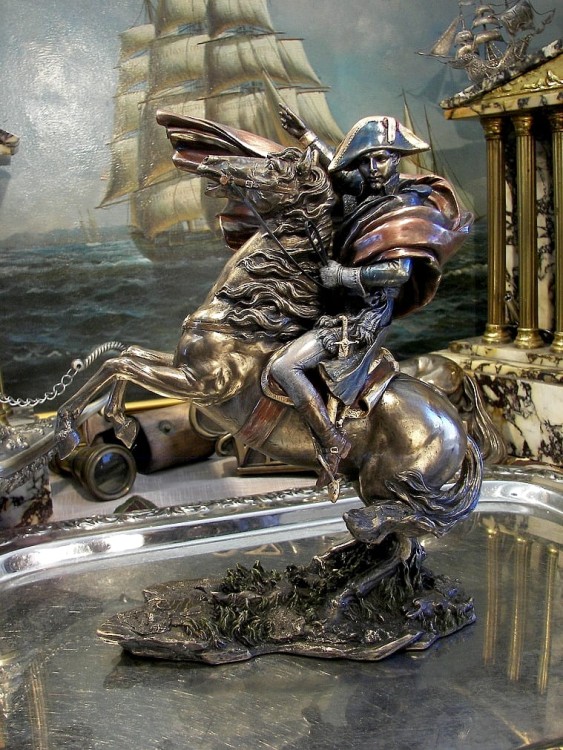 prezent dla żołnierza Napoleon na koniu