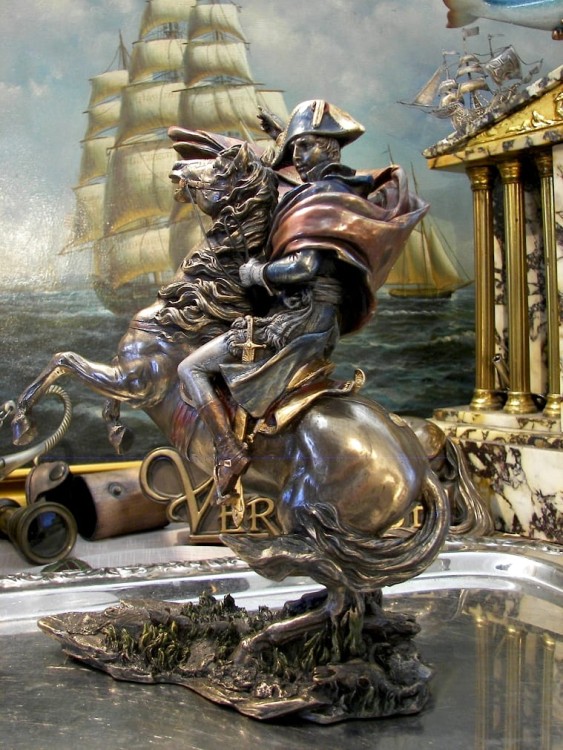 cudowna figurka Napoleon Bonaparte na koniu