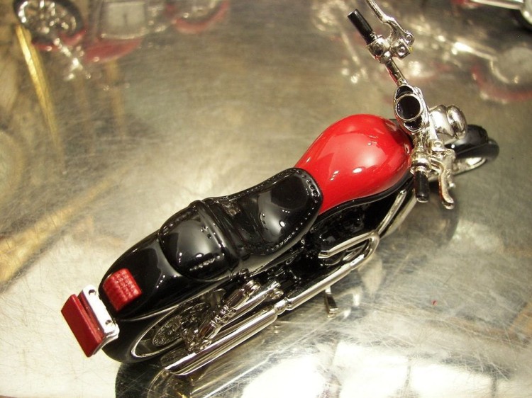 piękny czoper na prezent dla motocyklisty