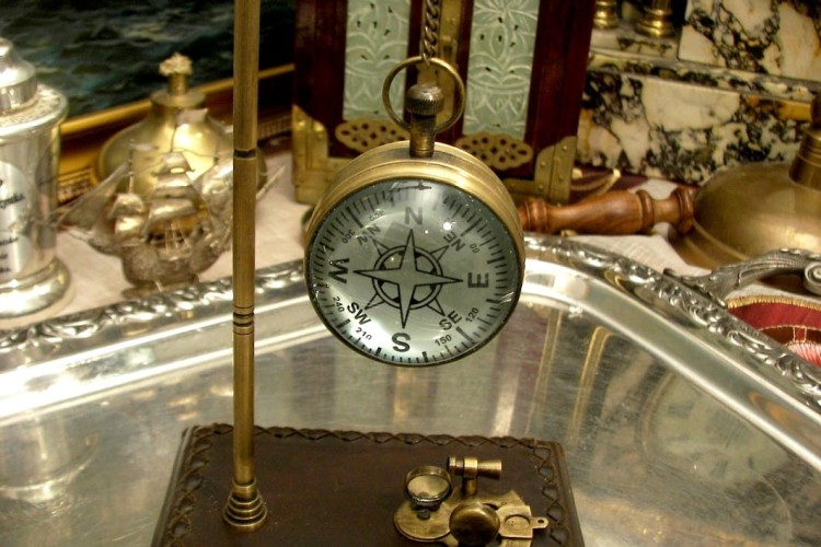 zegar na biurko kapitana na prezent