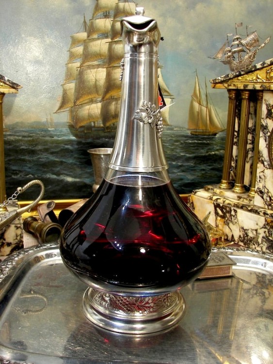 efektowna karafka na wino okuta cyną