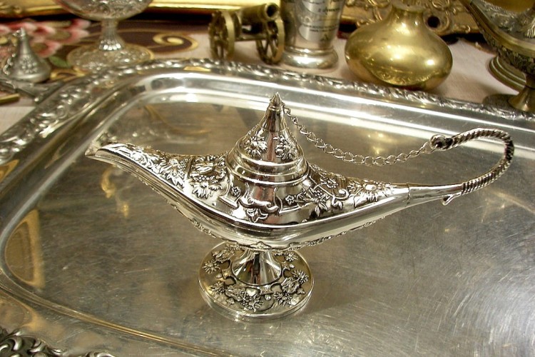 Lampka oliwna zdobiona platerowana srebrem