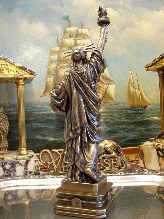 pomnik statua wolności, figurka