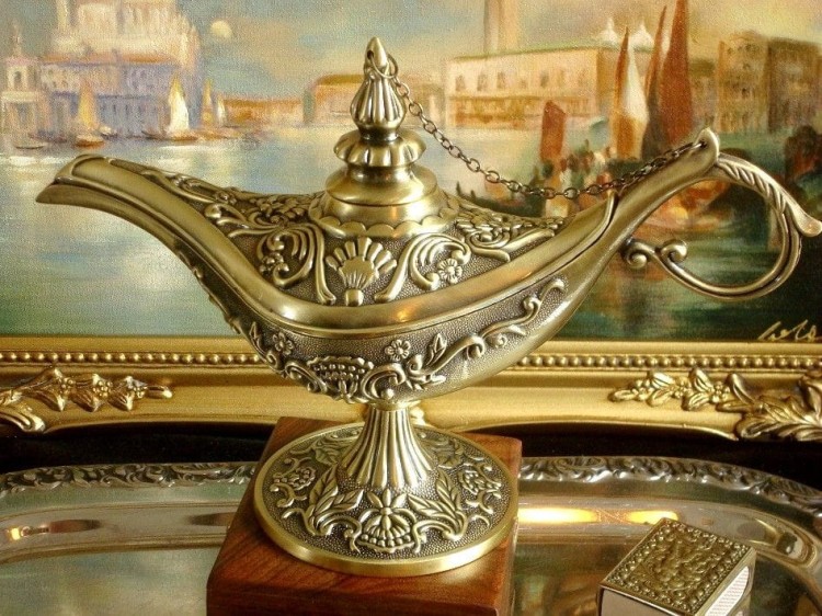 prezent dla przyjaciela złota lampa alladyna