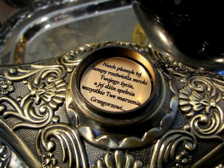 lampa alladyna, kaganek, złota lampa, złoty kaganek, lampka, lampa olejowa, lampa oliwna, kaganek oliwny, kaganek olejowy, światło, świeca, lampeczka, lampion, lampa naftowa, kaganek egipski, złoty kaganek, pomysły na prezenty,