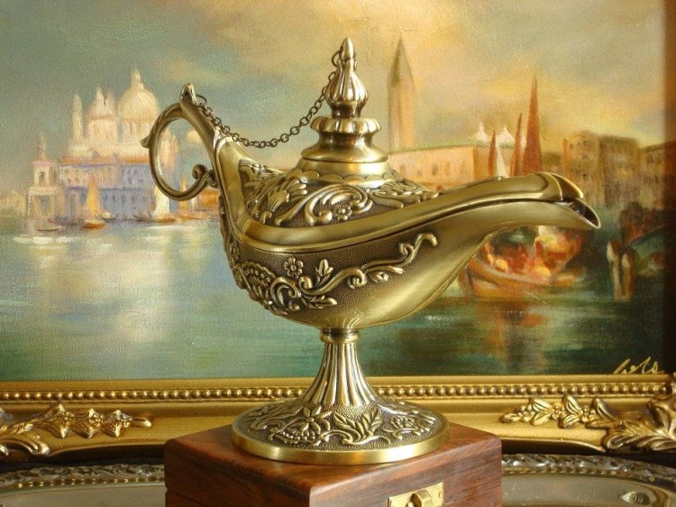 złota lampa oliwna piękny płacowy kaganek