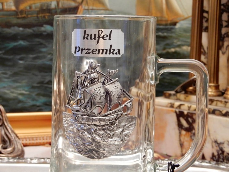 kufel marynarza z pięknym cynowym okrętem