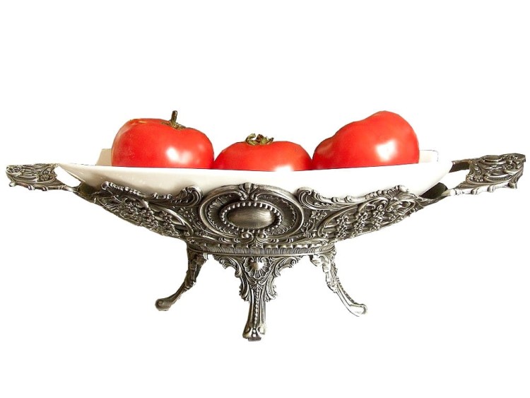 Półmisek porcelanowy na renesansowym stelażu