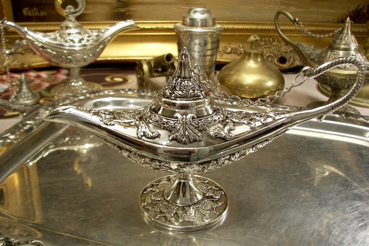 lampa oliwna z dżinem na prezent dla kolegi z pracy