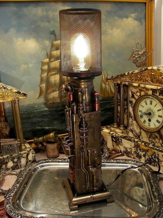 lampa w stylu Verna z zegarem i dedykacją grawerowaną